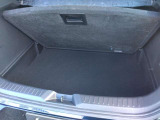 トランク床下収納もあります。