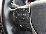 ステアリングスイッチ付き。前方から目を離すことなく操作することが可能です。