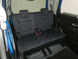 後席シートも広々としたスペースを確保しています。大人でもゆったりと座って頂けますので、大人数でのお出かけもラクラクです♪ドライブに行くのが楽しみですね♪