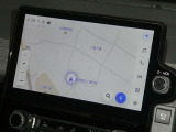 【10.5インチ純正ナビ】純正ナビを装備。タッチパネル式で使いやすく、詳細地図により目的地をピンポイントで設定できます。初めての道でも迷いにくく、ロングドライブも快適ですよ♪