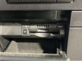 【ETC2.0(DSRC/ITSスポット)】ETCカードを挿入すれば料金所はノンストップで通過できます。ETC限定の割引や、高速道路の情報提供サービスを利用できます。