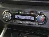 【オートエアコン】車内温度を感知して自動で温度調整をしてくれるのでいつでも快適な車内空間を創り上げます!どの席に座っても快適なドライブが楽しめます♪