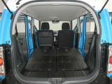 【シートアレンジ可能】ゆとりあるワイドな車内空間は、ドライブを始め買い物やレジャーなど、幅広く活躍します。一人でもみんなとでもお出かけを楽しみましょう!