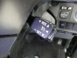 【レーダークルーズコントロール】(全車速追従機能付)付きです。車速に応じて追従支援してくれるので、ロングドライブも快適です。詳細は販売店スタッフまでおたずねください。