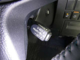 【レーダークルーズコントロール】(全車速追従機能付)付きです。車速に応じて追従支援してくれるので、ロングドライブも快適です。詳細は販売店スタッフまでおたずねください。