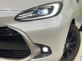 【LEDヘッドライト】悪天候や夜間走行時も良好な視界を確保し安心して運転できる高輝度LEDヘッドライトを装備!点灯速度が早く、消費電力も抑えられています。