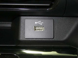【充電用USB端子】デバイスの充電に便利です。※実際の接続端子は写真で確認or店舗までご気軽にお問合せください♪