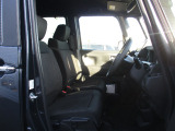 運転席と助手席は、ベンチシート仕様です。