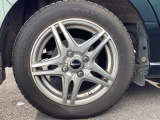 アルミホイールです。足元が引き立つので、車全体のイメージがアップしますよ