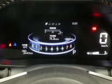 各操作スイッチは使いやすい位置に配置され、とっても見やすいメーターです。夜間時はラグジュアリーな気分にさせてくれる照明が魅力ですので、夜のドライブも楽しみになりますよ♪