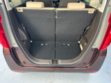 普段のお買い物に十分な広さのラゲッジスペースです。リアシートを倒せば大きな荷物も載せられます。