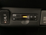 ETCがついています。高速道路の料金所の通過も楽々です。 カードの取り出しもしやすい場所についています。