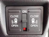 運転席からもスライドドアをボタン操作でスピーディーに開閉できます!またスマートキーでも操作できるので便利です。