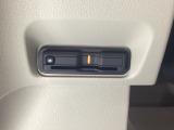 ハンドルの左下にETCがついています。高速道路の料金所の通過も楽々です。 カードの取り出しもしやすい場所についています。
