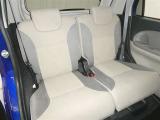 後席シートも広々としたスペースを確保しています。大人でもゆったりと座って頂けますので、大人数でのお出かけもラクラクです♪ドライブに行くのが楽しみですね♪