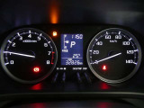各操作スイッチは使いやすい位置に配置され、とっても見やすいメーターです。夜間時はラグジュアリーな気分にさせてくれる照明が魅力ですので、夜のドライブも楽しみになりますよ♪