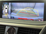 パノラミックビューモニター付きです。車両を上から見たような映像をディスプレイオーディオ画面に表示。運転席からの目視だけでは見にくい、車両周辺の状況をリアルタイムでしっかり確認できます。