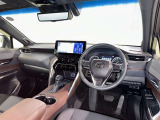 運転席まわりです。 各操作スイッチは使いやすい位置に配置されてます。