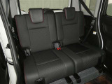 後席シートも広々としたスペースを確保しています。大人でもゆったりと座って頂けますので、大人数でのお出かけもラクラクです♪ドライブに行くのが楽しみですね♪