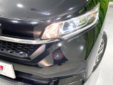 【LEDヘッドライト】悪天候や夜間走行時も良好な視界を確保し安心して運転できる高輝度LEDヘッドライトを装備!点灯速度が早く、消費電力も抑えられています。