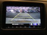 後方確認が便利なバックカメラ搭載、駐車時も安心です!!