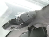 【ドラレコ搭載車】今や必需品のドライブレコーダー搭載車です。万が一のトラブルのときにも役に立つドライブレコーダーを装備しています。側面衝突や幅寄せ・割り込み対策に!