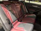 後部座席も気になるようなキズ・汚れやへたり等、大きなダメージはなく、良好な状態です。