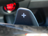 ■パドルシフト■ステアリングから手を離さずに、簡単にシフトチェンジ。マニュアル車感覚のシフトチェンジが愉しめます。