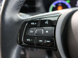 ステアリングスイッチ付き。前方から目を離すことなく操作することが可能です。