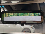 【デジタルインナーミラー】後席の大きな荷物や同乗者で後方が確認しづらい時でも安心!カメラが撮影した車両後方の映像をルームミラー内に表示。クリアな視界で状況の確認が可能です!
