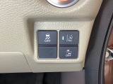 Hondaセンシング用の、VSA(ABS+TCS+横滑り抑制)解除と路外逸脱抑制機能のオンオフスイッチなどはハンドルの右側に装備しています。