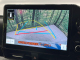 【バックカメラ】駐車時に後方がリアルタイム映像で確認できます。大型商業施設や立体駐車場での駐車時や、夜間のバック時に大活躍!運転スキルに関わらず、今や必須となった装備のひとつです!