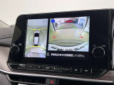 アラウンドビューモニターで車を上空から見下ろしているような映像を映し出します。周囲の状況がひと目でわかります!