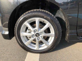 オシャレは足元から。14インチアルミホイールはいてます。