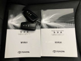 あると便利なスマートキー付きです。鍵の開閉もエンジンの始動もワンタッチでとてもカンタンです。両手がふさがってても快適です。