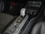 電動パーキングブレーキ・ブレーキホールドを装備してます。ホールド機能は信号待ちが多い一般道で疲労軽減になり、大好評です!