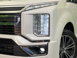 【LEDヘッドライト】悪天候や夜間走行時も良好な視界を確保し安心して運転できる高輝度LEDヘッドライトを装備!点灯速度が早く、消費電力も抑えられています。