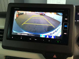 バックカメラ付きで駐車の際も安心です。