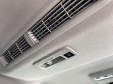 リアシーリングファンも付いておりますので、車内の空気の循環にも役立ちます。