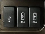【USBポート】USBポートも装備されています、スマートフォンの充電やオーディオに連携も可能です、今や欠かせない装備の一つです!