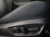 パワーシート搭載。微妙な調整が手軽にでき、ピッタリのポジションで運転することが可能です。