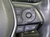 【レーダークルーズコントロール】(全車速追従機能付)付きです。車速に応じて追従支援してくれるので、ロングドライブも快適です。詳細は販売店スタッフまでおたずねください。