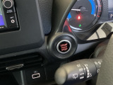 スマートキーシステム搭載ですので、ハンドル横のスイッチを押せば、エンジンスタート!