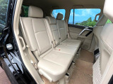 後部座席も気になるようなキズ・汚れやへたり等、大きなダメージはなく、良好な状態です。