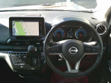 すっきりとした運転席周りになっています。