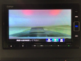 【バックカメラ】運転が苦手な方も車庫入れラクラクです!ギアをリバースに入れれば自動的に切り換わりますので、面倒な操作は不要です♪狭い駐車場もお車を傷つけず安心ですね!