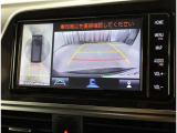 パノラミックビューモニター付きです。車両を上から見たような映像をディスプレイオーディオ画面に表示。運転席からの目視だけでは見にくい、車両周辺の状況をリアルタイムでしっかり確認できます。