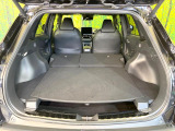 ラゲッジルームは、大容量のスペースを確保。普段のお買い物からレジャーまで、幅広く活躍してくれます!また、リアシートを倒すことでバリエーション豊かにお使いいただけます。