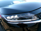 LEDヘッドランプ。夜間ドライブ安心。ハイビームアシスト。ヘッドランプのハイビームとロービームを自動切り替え。常に良好な前方視界の維持をサポート。