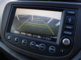 バックカメラが装備されており、後方の安全確認はもちろんのこと狭い場所での駐車や雨の日・夜間など視界の悪いコンディションでのストレスの軽減にもなります!